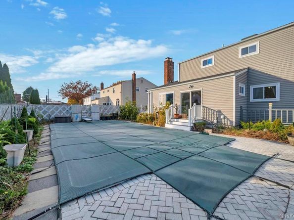 18 Elmira Street, Deer Park NY 11729