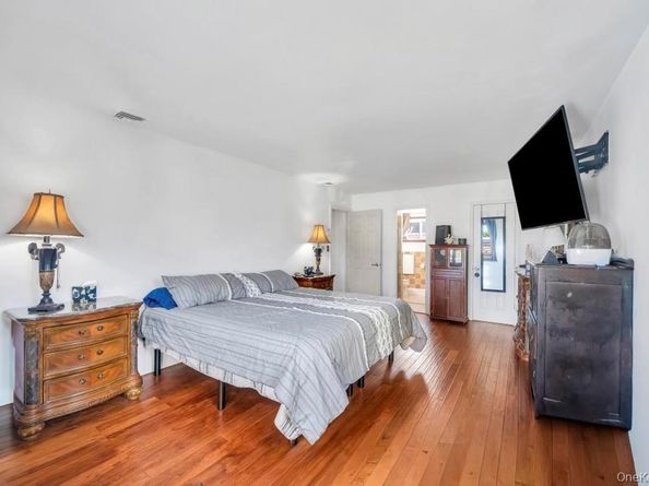 18 Elmira Street, Deer Park NY 11729