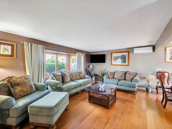 18 Elmira Street, Deer Park NY 11729