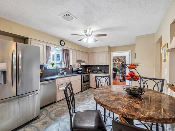 18 Elmira Street, Deer Park NY 11729