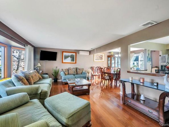 18 Elmira Street, Deer Park NY 11729