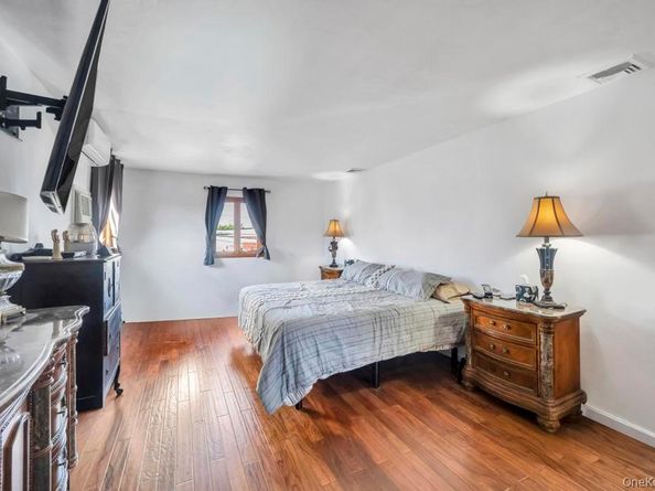 18 Elmira Street, Deer Park NY 11729