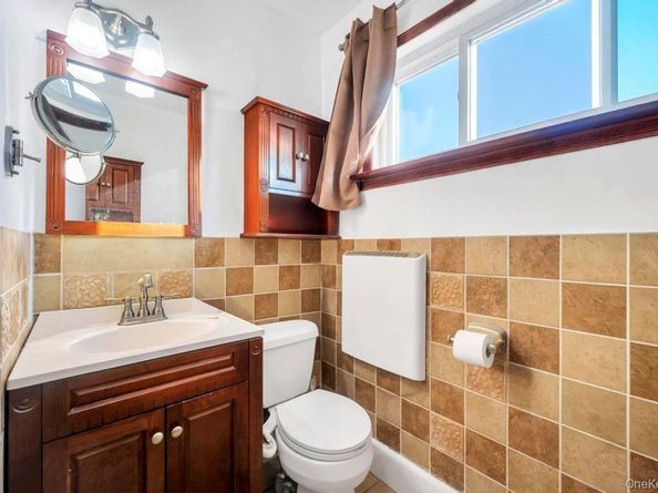 18 Elmira Street, Deer Park NY 11729