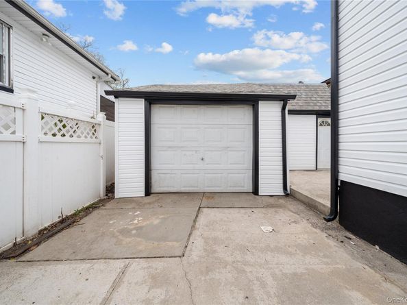 11942 189th Street, Saint Albans NY 11412