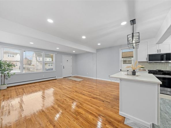 11942 189th Street, Saint Albans NY 11412