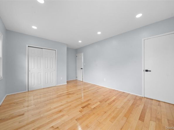 11942 189th Street, Saint Albans NY 11412