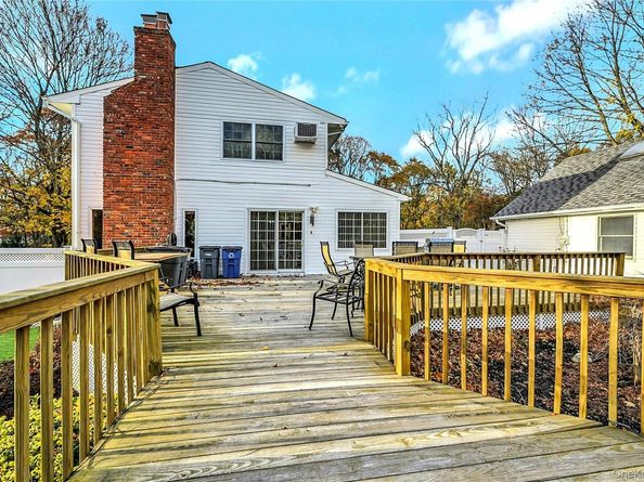 15 Shore Road, Mount Sinai NY 11766