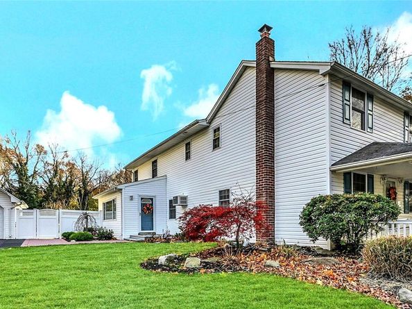 15 Shore Road, Mount Sinai NY 11766