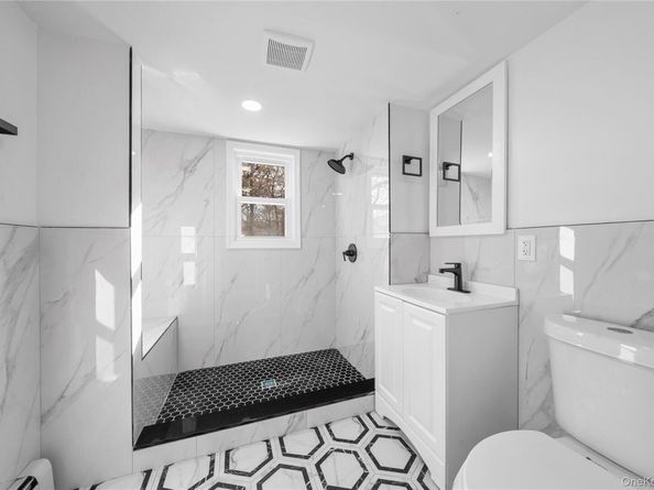 78 Carr Ln, Coram NY 11727