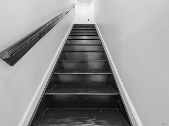 78 Carr Ln, Coram NY 11727