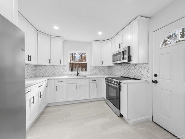 78 Carr Ln, Coram NY 11727