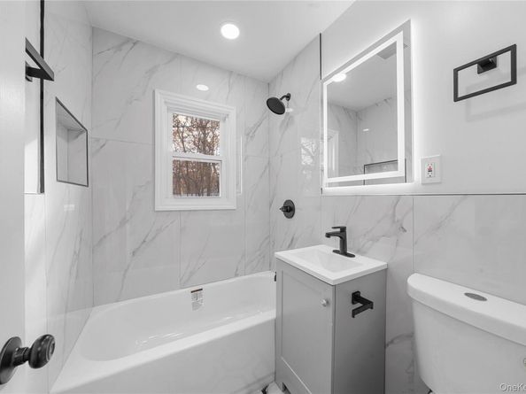 78 Carr Ln, Coram NY 11727