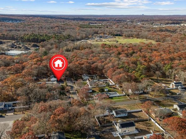 78 Carr Ln, Coram NY 11727