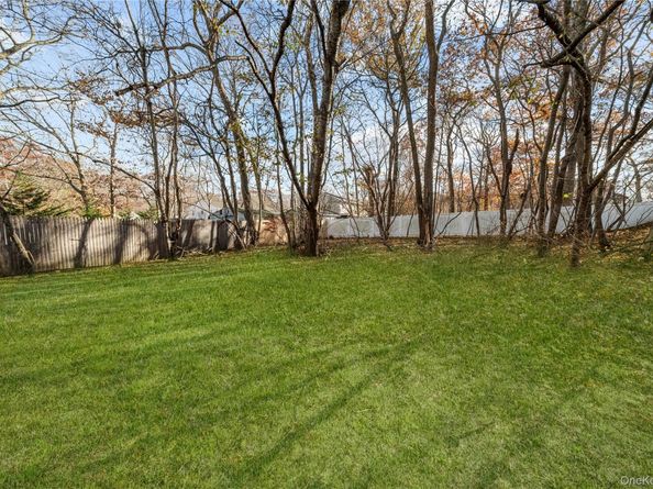 78 Carr Ln, Coram NY 11727