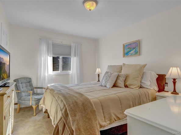 2848 Clubhouse Road, Merrick NY 11566