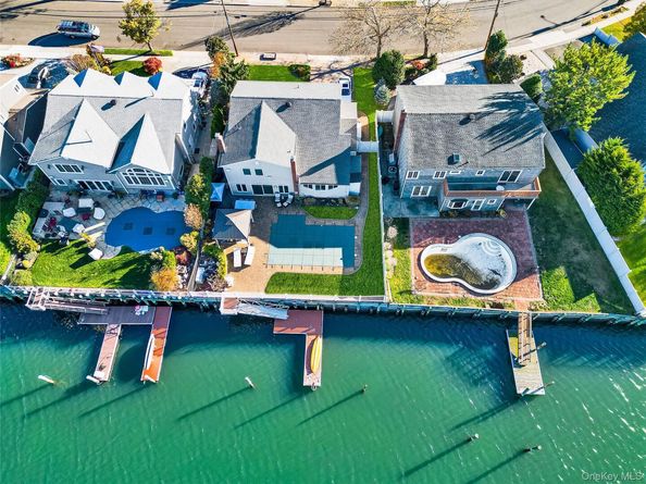 2848 Clubhouse Road, Merrick NY 11566