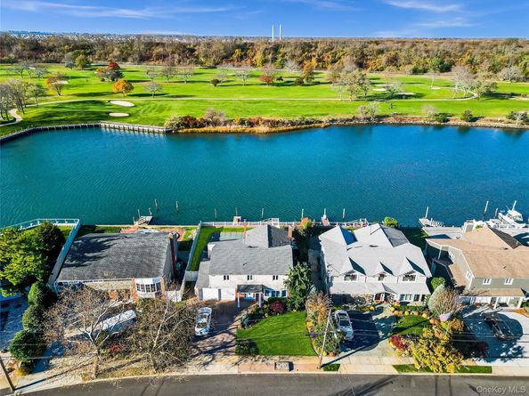 2848 Clubhouse Road, Merrick NY 11566