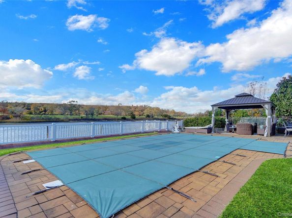 2848 Clubhouse Road, Merrick NY 11566