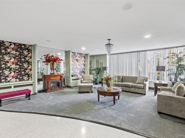 504 Merrick Road 4E, Lynbrook NY 11563