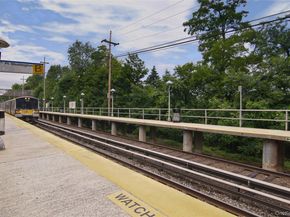 1 East Mill Drive 1H, Great Neck NY 11021