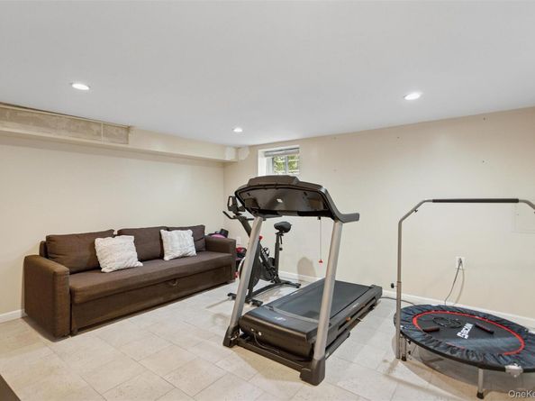 1272 Westervelt Place, Hewlett NY 11557