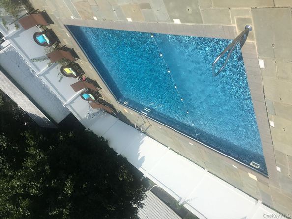 1272 Westervelt Place, Hewlett NY 11557