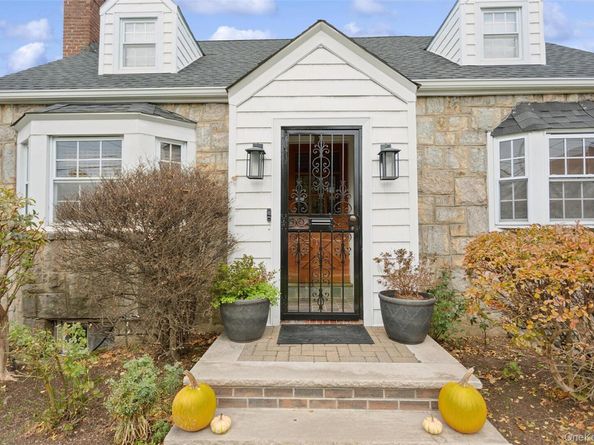 1272 Westervelt Place, Hewlett NY 11557