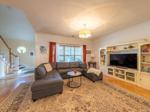 18 Kennsington Court, Riverhead NY 11901