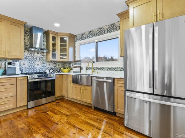 8 Marc Drive, Ridge NY 11961