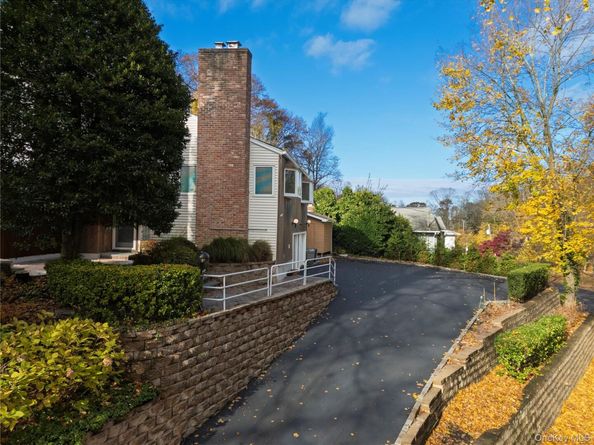 68 McCouns Lane, Oyster Bay NY 11771