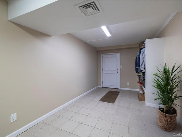 68 McCouns Lane, Oyster Bay NY 11771