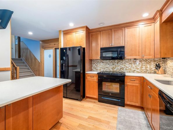 68 McCouns Lane, Oyster Bay NY 11771