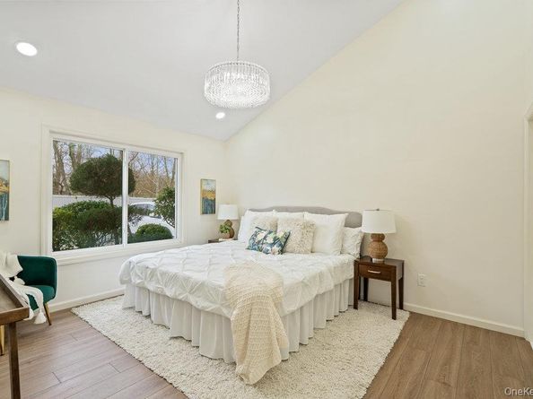 1 Stanford Court, Wantagh NY 11793