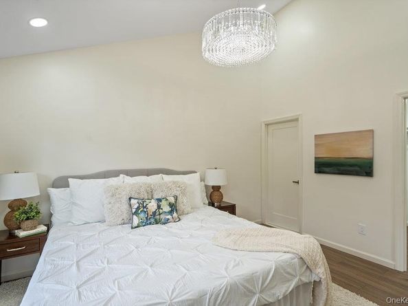 1 Stanford Court, Wantagh NY 11793