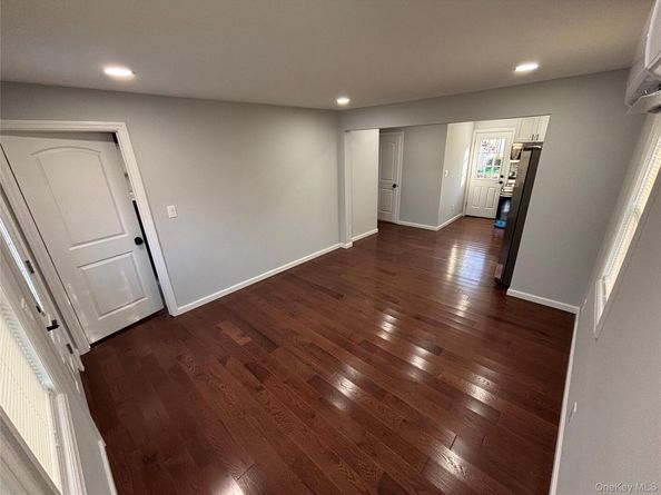 33 Broadway Street, Shirley NY 11967