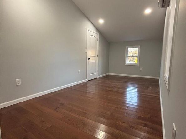 33 Broadway Street, Shirley NY 11967