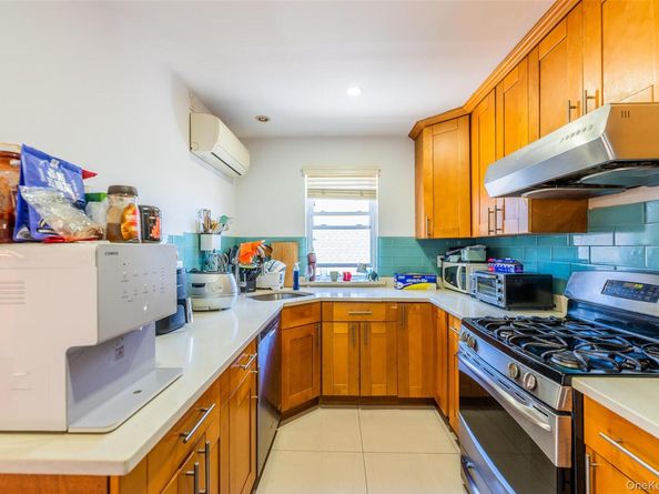 24563 61st Avenue, Little Neck NY 11362