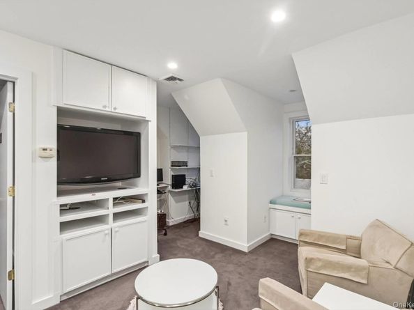 19 Walnut Avenue, East Quogue NY 11942