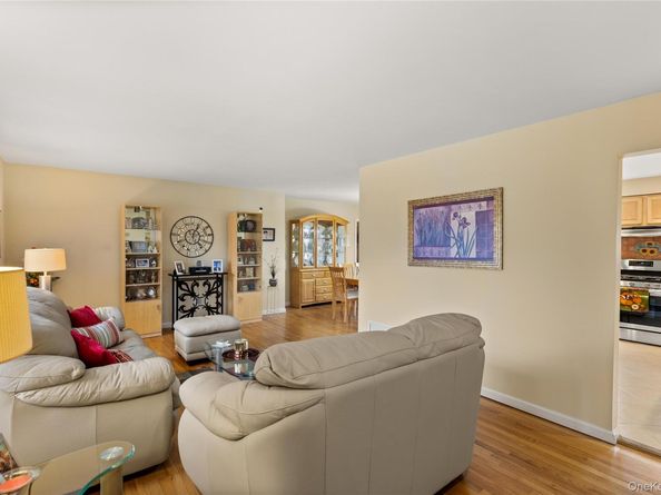 6 Sunny Lane, Bay Shore NY 11706