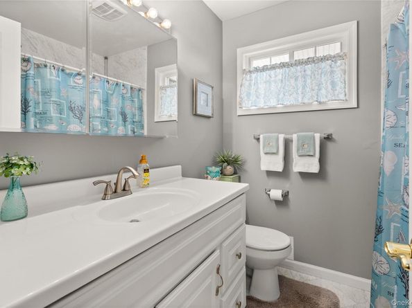 6 Sunny Lane, Bay Shore NY 11706