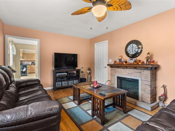 6 Sunny Lane, Bay Shore NY 11706