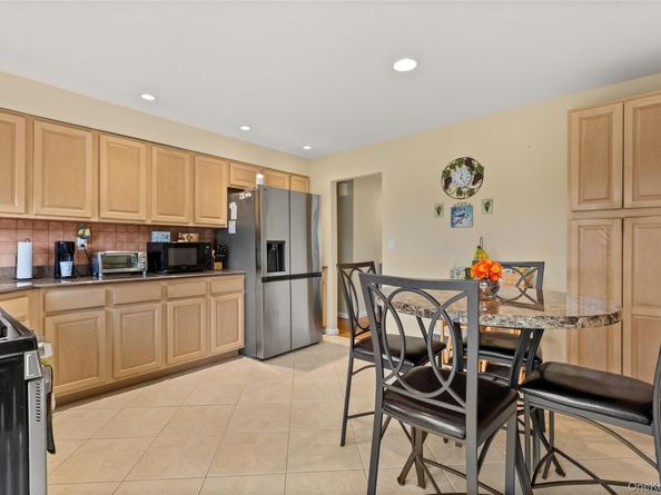 6 Sunny Lane, Bay Shore NY 11706