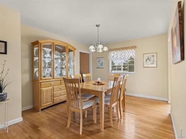 6 Sunny Lane, Bay Shore NY 11706