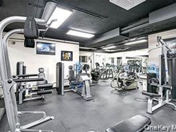 100 Diplomat Drive 8J, Mount Kisco NY 10549