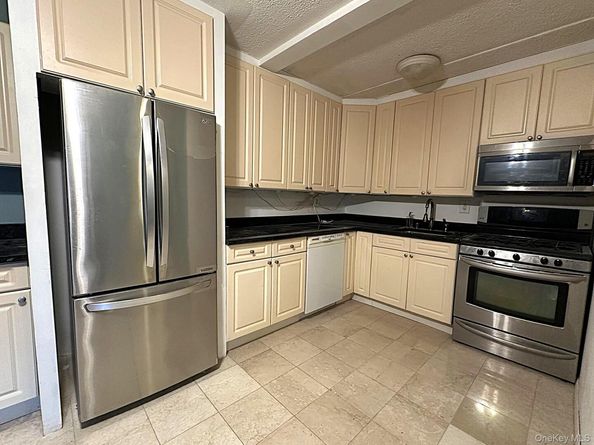 100 Diplomat Drive 8J, Mount Kisco NY 10549