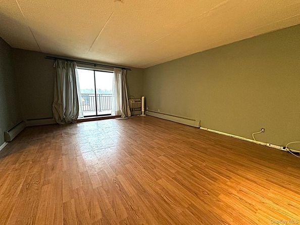 100 Diplomat Drive 8J, Mount Kisco NY 10549