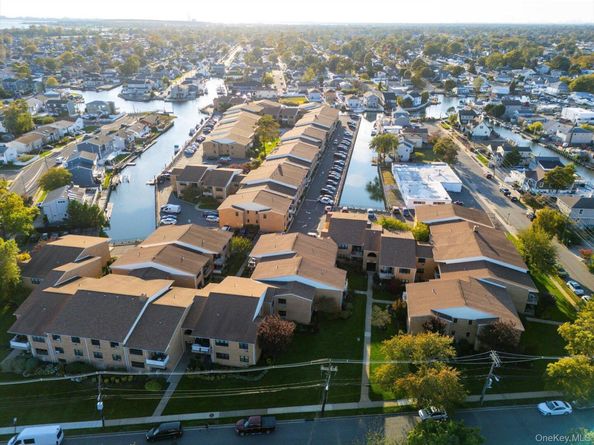 210 Westend Avenue 8A, Freeport NY 11520