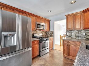 1 Vinyard Way, Coram NY 11727