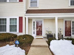 32 Stratford Green, Farmingdale NY 11735