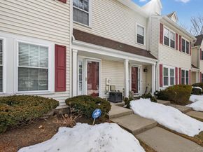 32 Stratford Green, Farmingdale NY 11735